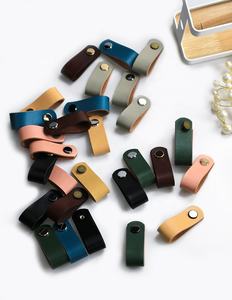 <span class=keywords><strong>Poignée</strong></span> et bouton CTH-Petit rond-Moderne commode en cuir <span class=keywords><strong>de</strong></span> <span class=keywords><strong>vachette</strong></span> armoire tiroir poignées <span class=keywords><strong>de</strong></span> <span class=keywords><strong>porte</strong></span> en cuir véritable - Product Image 3