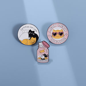 Gecertificeerde Kattendame Emaille Spelden Op Maat Gemaakte Katten Anti-Depressie Broches Revers Badges Dierlijke Sieraden Cadeau Voor Kattenliefhebbers - Product Image 4
