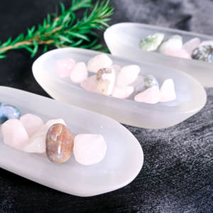 Venta al por mayor de cuencos de selenita elípticos pulidos de alta calidad, de moda, para Feng Shui, marca Crystalhola, con embalaje seguro. - Product Image 4