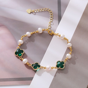 Bracelet de bijoux en perles d'eau douce naturelles de forme pomme de terre de 6 à 7 mm, trèfle à quatre feuilles, design tendance, fait à la main - Product Image 1