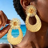 Perhiasan Fashion OEM/ODM Berlapis Emas Enamel Putih Bergaris Anting Bunga Bentuk Tetesan Air Besar Anting Geometris Wanita
