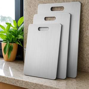 Tabla de Cortar de Doble Cara en Forma de J de Acero Inoxidable 201 de Grado Alimenticio para Uso Doméstico en el Corte de Carne y Verduras - Product Image 3