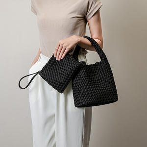 2025新款防水氯丁橡胶面料手工编织女式休闲手提袋单肩斜挎包2 pcs套装设计 - Product Image 3