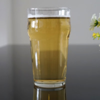 Les souvenirs en verre de pinte de forme transparente de tasse de gobelet de bière soufflés par machine de style classique peuvent