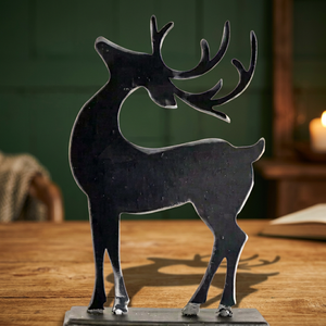Ornement de renne en métal moderne, noir mat, sculpture silhouetted faite à la main, décoration de table de Noël pour la maison - Product Image 3