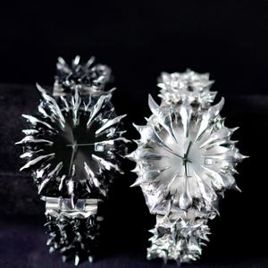 Reloj de Acero Inoxidable Personalizado para Hombre con Detalles de Cuchilla, Caja Anatómica, Estilo Vanguardio Oscuro, Borde Gótico, Escultura de Muñeca Audaz - Product Image 2