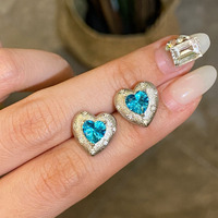 Parure de bijoux de niche de luxe rétro en aquamarine avec pendentif abeille et pampilles, comprenant boucles d'oreilles, bague et collier