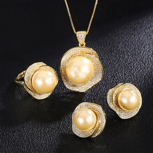 Wholesale Eco-friendly Copper 18K Gold Plated Geometric Shell Pearl Bridal Flower Pendant and <b>Earrings</b> Jewelry <b>Set</b> for Wedding - Product Image 3
