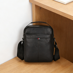 กระเป๋าคาดลำตัวผู้ชายราคาส่ง ดีไซน์วินเทจสุดหรู กระเป๋าสะพายข้างหนัง PU ใส่โทรศัพท์ได้ พร้อมซิปปิด กันน้ำ - Product Image 4