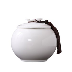 Urna Cerâmica Ecológica de Estilo Moderno para Cinzas de Cremação e Pequenos Animais, Cor Branco Jade Gordura de Carneiro - Product Image 1
