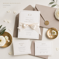 Ensemble d'invitations de mariage personnalisées minimalistes de luxe, carte ivoire avec nœud papillon, enveloppe taupe et RSVP assorti