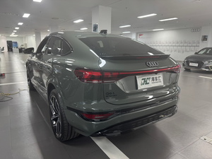 <span class=keywords><strong>Audi</strong></span> <span class=keywords><strong>Q6</strong></span> <span class=keywords><strong>2022</strong></span> 40 E-tron Edición Empresarial SUV R20 Usado, Volante a la Izquierda, Cuero Oscuro, Turbo, de Uniland Motors en China - Product Image 4
