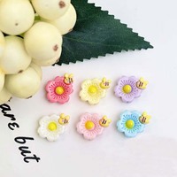 Breloques d'abeilles et de fleurs en résine colorée Accessoires de qualité supérieure pour la décoration intérieure et la fabrication de bijoux