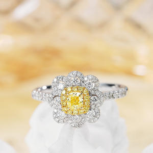 Lucine Significativo Diamante amarillo Tres Anillos de Compromiso de piedra Contando tu amor Diamante amarillo Anillo de compromiso de tres piedras - Product Image 1