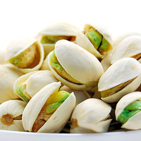 Geselecteerde ongebleekte gezonde notensnacks, hoogwaardige gepelde geroosterde heerlijke pistachenoten, rauwe pistachenoten voor consumptie