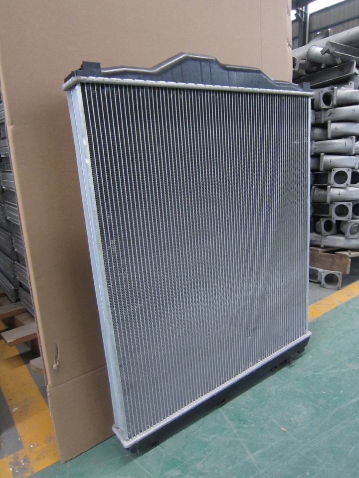Me293116 Radiator 三菱 FUSO 散热器 ME293116 ME293117 ME293118 ME293119 适用于三菱 FUSO SUPGERT ...