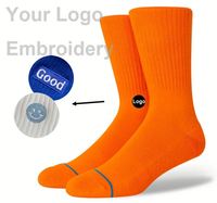 Chaussettes de sport personnalisées brodées Yiwu Focus Stancee pour hommes et jeunes, idéales pour la gym et le basketball, tricotées sur mesure, collection Printemps