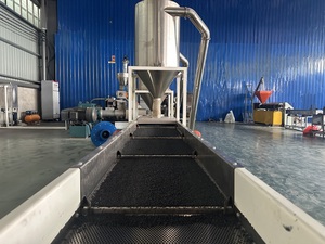 Sandales de mode personnalisables HBCS et semelles de pantoufles durables en granulés de PVC souple - Product Image 6