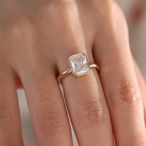 OEM ODM Bezel Set Lab Grown Diamond Ring 14K 18K Gold Custom Solitaire Engagement Ring Radiant Cut - Product Image 4