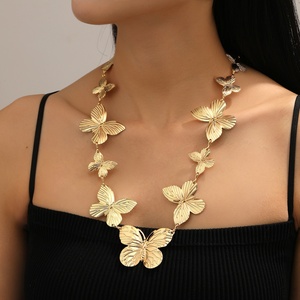 Jingciren Boutique European and American trend <b>metal</b> <b>collar</b> golden three-dimensional love shape necklace cross-border best - Product Image 3