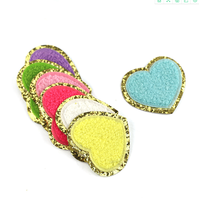 Patchs thermocollants en chenille brodés 3D personnalisés en forme de cœur de fleur, avec paillettes dorées et arc-en-ciel, pour accessoires DIY, sacs, vêtements et chapeaux - Vente en gros