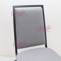 Ensemble de mobilier d'hôtel de luxe élégant, chaises et tables empilables modernes en métal noir et gris pour salles de banquet et événements