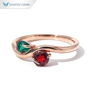 Anello in Oro Rosa 18k <span class=keywords><strong>con</strong></span> Smeraldo a Goccia <span class=keywords><strong>e</strong></span> Rubino Rotondo, Fascia Intrecciata, Personalizzato da Tianyu Gems - Product Image 1