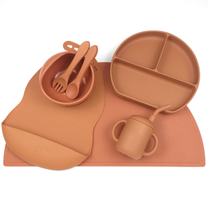 Set per l'Alimentazione del Bambino in Silicone di Grado Alimentare, Piatto, Tappetino, Ciotola con Cucchiaio, Forchetta, Bicchiere con Cannuccia, Senza BPA, Personalizzabile OEM ODM con Logo - Product Image 4