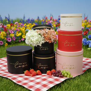 AM-GPA33 Ammy Set di Tre Scatole Rotonde Vuote per Regalo con Lettere <span class=keywords><strong>LOVE</strong></span> Incise in Oro e Fiori Artificiali - Product Image 1