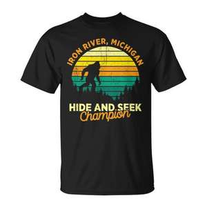 T-shirt souvenir rétro Iron River Michigan pour Big Foot - Product Image 1