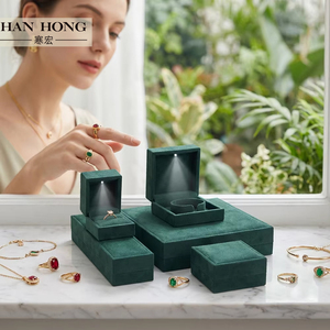Boîte à Bijoux de Luxe Personnalisée en Gros pour Collier, Bracelet et Bague, Écrin à Parure en Velours <span class=keywords><strong>Vert</strong></span> Premium avec Lumière LED et Logo - Product Image 6