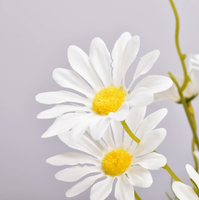 5 Tangkai Bunga Daisy Simulasi Gaya Eropa Buatan Tangan untuk Dekorasi Fotografi Rumah, Pernikahan, dan Dekorasi Meja Tahun Baru