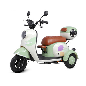Tricycle électrique pour adultes, tricycle fermé pour passagers, tricycle électrique rouge et blanc, véhicule électrique monoplace - Product Image 1