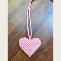 Breloque de sac en microfibre tissée à la main en forme de cœur, de haute qualité et en stock – Style frais et doux pour pendentifs BV et accessoires de couple