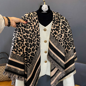 Mode léopard motif polaire couverture Ponchos pour femmes grand carré acrylique cachemire carré écharpe enveloppes châles hiver - Product Image 3