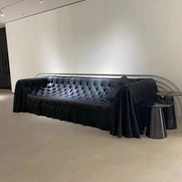 Italienisches Dreisitzer-Ledersofa mit Volant-Design, Modernes Kreatives Katzenkrallen-Design, Einfach Luxuriös, Vollständig Geknöpft, für das Wohnzimmer