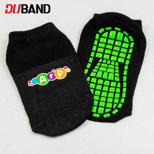 Chaussettes de trampoline <span class=keywords><strong>avec</strong></span> logo personnalisé, chaussettes antidérapantes pour enfants, terrain de jeux intérieur, chaussettes de sol en coton éponge personnalisées en gros - Product Image 1