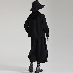 Outlier Design 2023 nouvelle chemise à manches longues vent foncé pour femmes irrégulière couleur unie mince Unique haut à la mode - Product Image 6