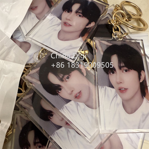 Venta al por mayor a granel: Llavero acrílico K-pop ARIRANG de la gira mundial 2026, mini colgante de ídolo K-pop, mercancía de recuerdo - Product Image 6