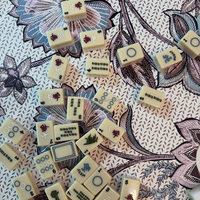 Précommande en gros : Ensemble de tuiles de mahjong américain en acrylique à 2 couches, blanc crème, gravé et imprimé UV, 160 tuiles, motif floral de luxe, OEM