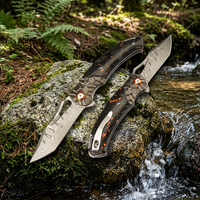 Couteau pliant de poche Damas, couteau tactique de camping en plein air, couteau EDC avec manche en fibre de carbone doré pour hommes, vente en gros personnalisée DM039