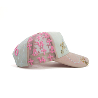Gorra de béisbol de gamuza premium con logo de diseñador 2026, bordado 3D de cristal y pedrería, parche brillante con logo de cruz.