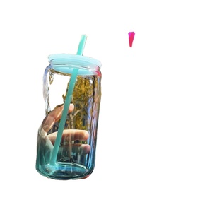 Entrepôt USA – Nouveauté : Verres à bière transparents de 16 oz, vierges pour sublimation, avec couvercles en plastique, effet dégradé ombré coloré, type canette. - Product Image 3