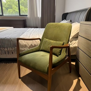 <span class=keywords><strong>Fauteuil</strong></span> en bois massif artisanal avec velours <span class=keywords><strong>vert</strong></span> olive luxueux, chaise <span class=keywords><strong>d</strong></span>'appoint intemporelle de style mid-century pour coin lecture, salon - Product Image 3