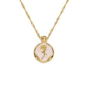 Collana in Ottone Placcato Oro con Ciondolo a Rosa in Madreperla e Catena di Perle, Prodotta da Gemnel Brass Jewelry - Product Image 1