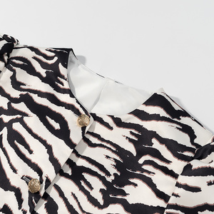 Taop & ZA <span class=keywords><strong>เสื้อ</strong></span>แฟชั่น<span class=keywords><strong>ผู้หญิง</strong></span>ใหม่ฤดูใบไม้ร่วง2025คอกลมแขนสั้น<span class=keywords><strong>ลาย</strong></span><span class=keywords><strong>ม้าลาย</strong></span>เสื้อ2725 - Product Image 3