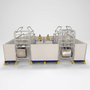 Cage de mise bas pour truies de style européen galvanisée à chaud, 2 positions, avec plancher à lattes à trois barres sécurisées pour les tétines - Product Image 1