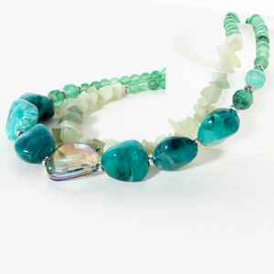 Elegante Collar Geométrico Clásico para Mujer con Colgante de Vidrio Orgánico, Material Plástico para Uso Diario - Product Image 5