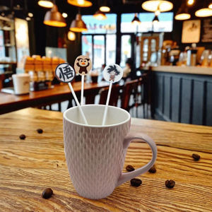 รูปแบบตัวละครการ์ตูนที่ปรับแต่งได้พิ<span class=keywords><strong>ม</strong></span>พ์แท่งหมุนพลาสติกสําหรับกวนเครื่อง<span class=keywords><strong>ม</strong></span>ือชากาแฟบาร์ - Product Image 3