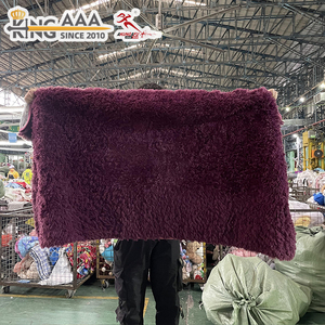 พรมขนสัตว์มือสองสไตล์วินเทจย้อนยุคขายส่ง KingAAA แบบยกม้วน คละแบบ พรมฟูมือสองจำนวนมาก จากร้านขายของมือสอง Ukay Ukay - Product Image 3